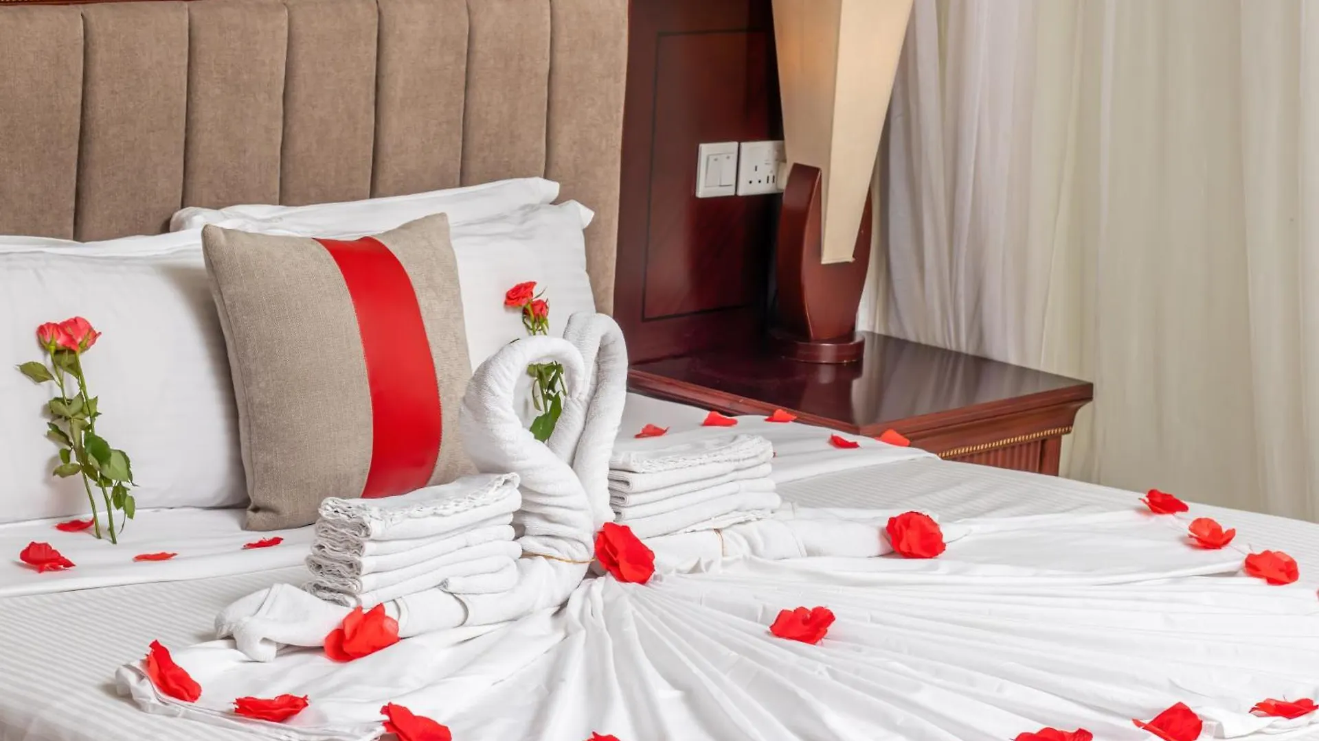Royal Suites Kampala 4*,